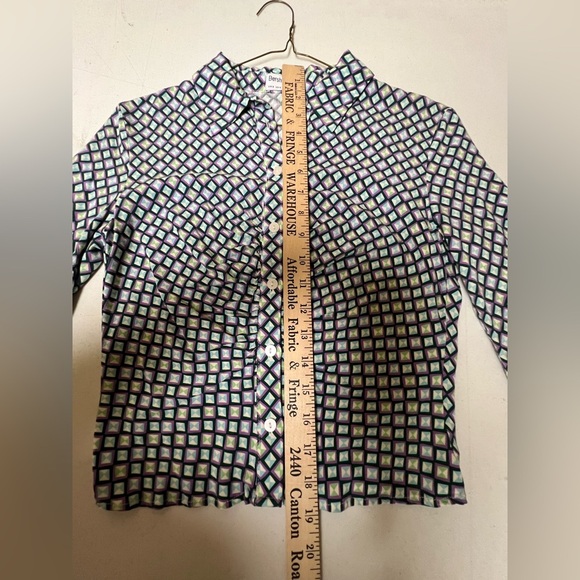 BERSHKA GEOMETRIC PATTERN BUTTON-UP SHIRT. SIZE SMALL PURPLE/DARK GREEN/LT GREEN - Picture 7 of 8